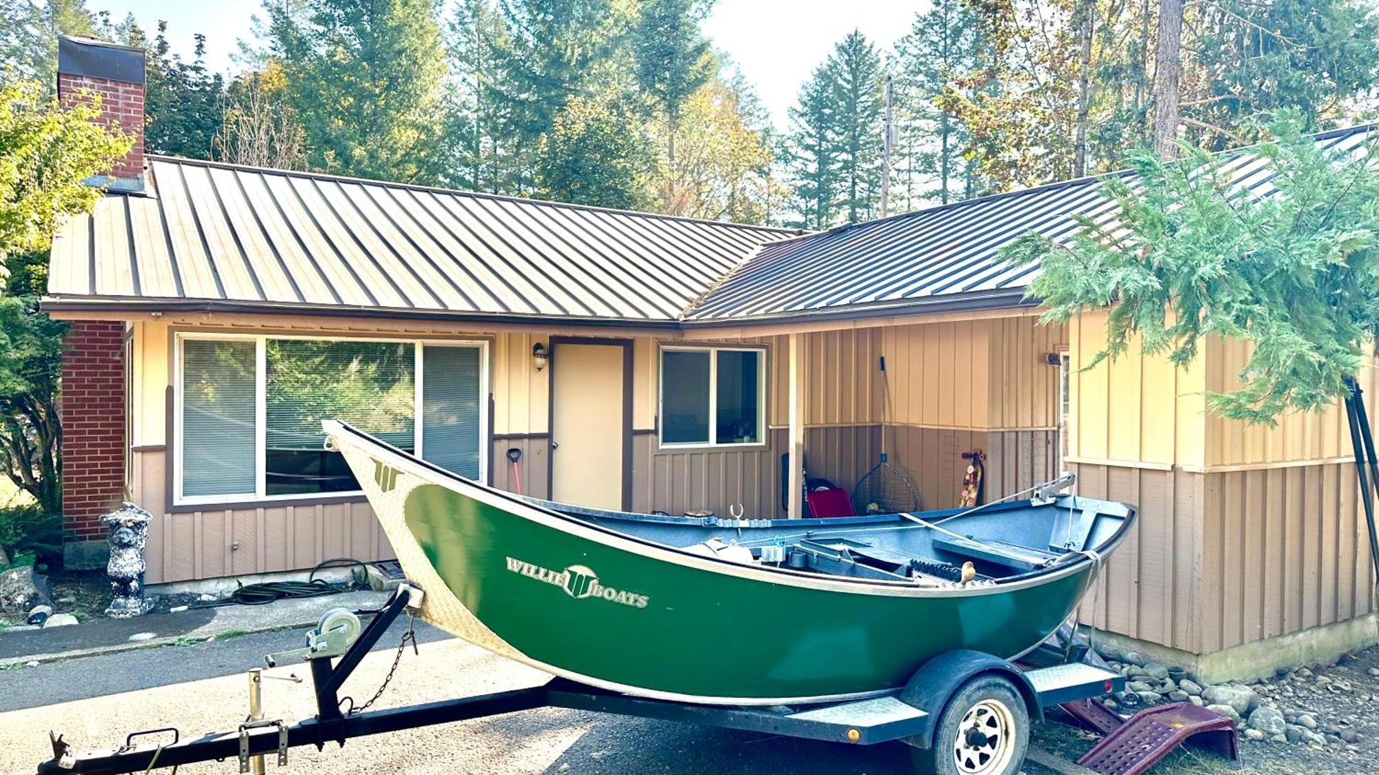 Mckenzie River Mountain Resort Blue River Room photo