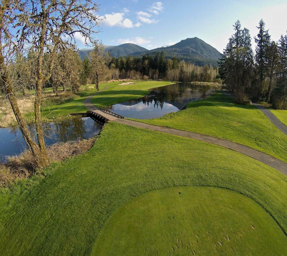 Mckenzie River Mountain Resort Blue River Exterior photo